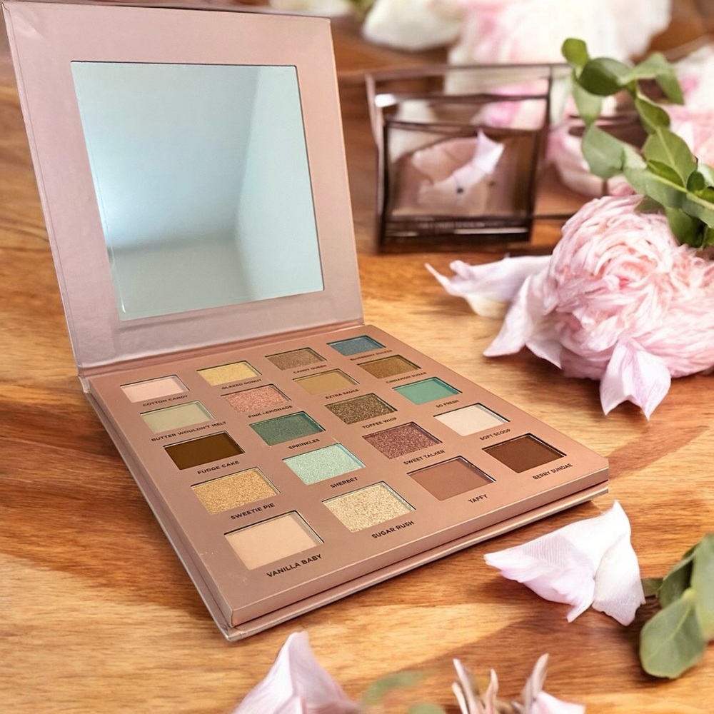 💎 ICONIC LONDON Treat Yourself Eyeshadow Palette New In Box